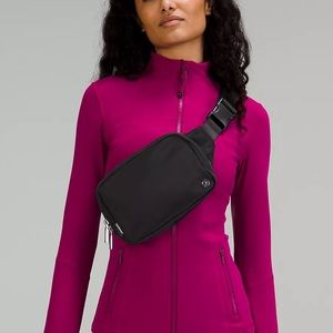 2L lululemon belt bag with shopping bag